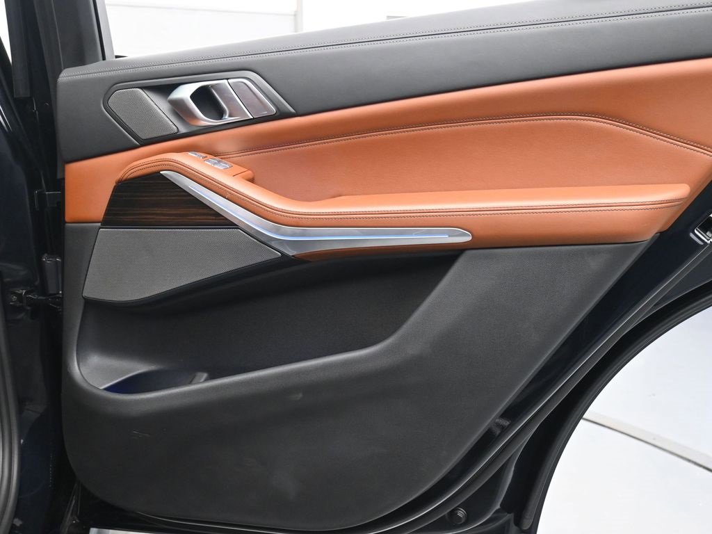 Used 2023 BMW X7 xDrive40i w/ Executive Package image 27