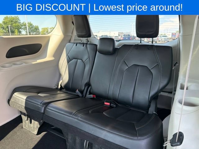 Used 2023 Chrysler Pacifica Touring-L FWD image 19