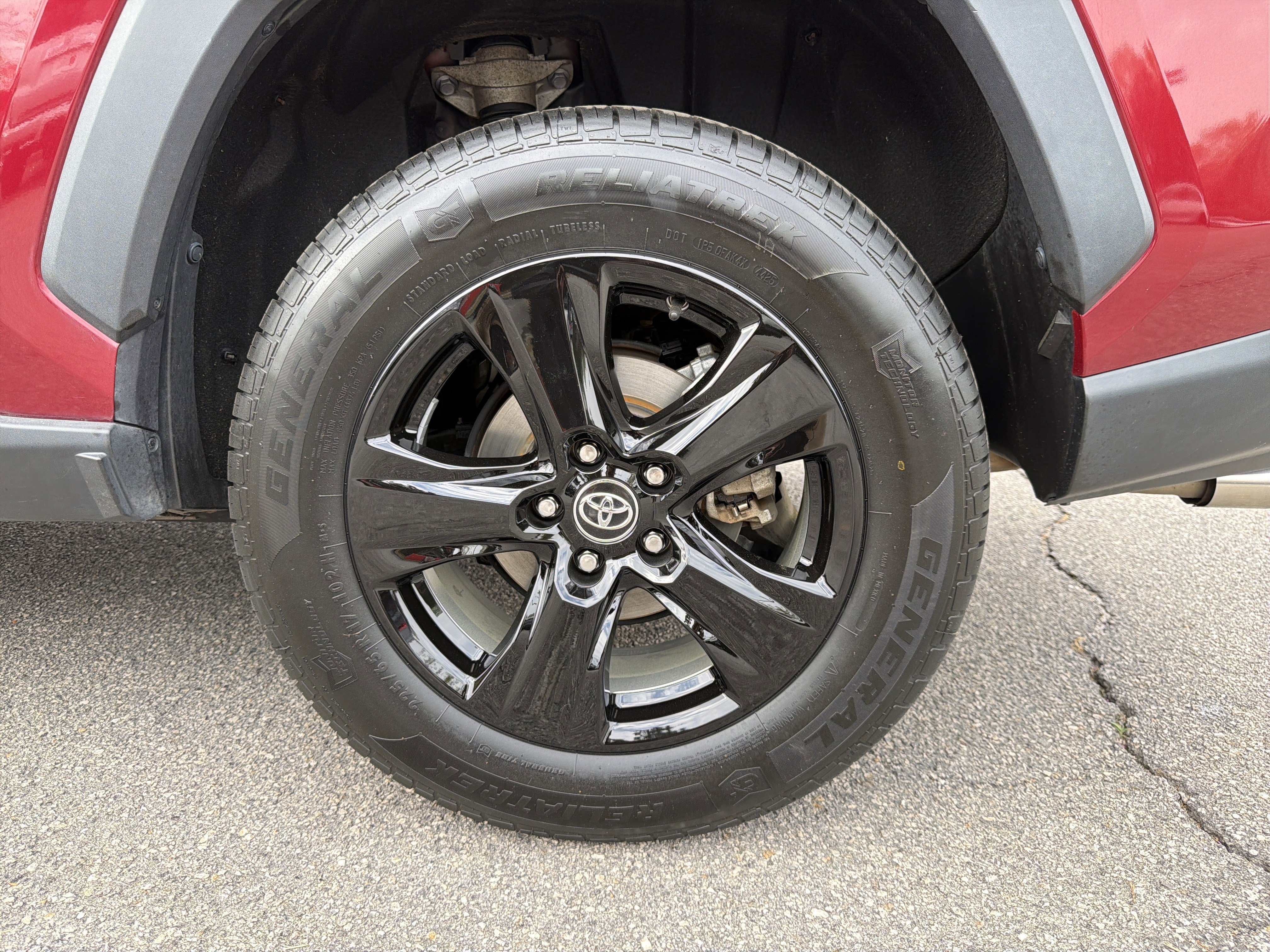 Used 2020 Toyota RAV4 XLE image 24