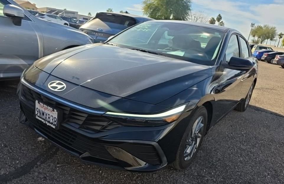 Used 2024 Hyundai Elantra SEL image 1