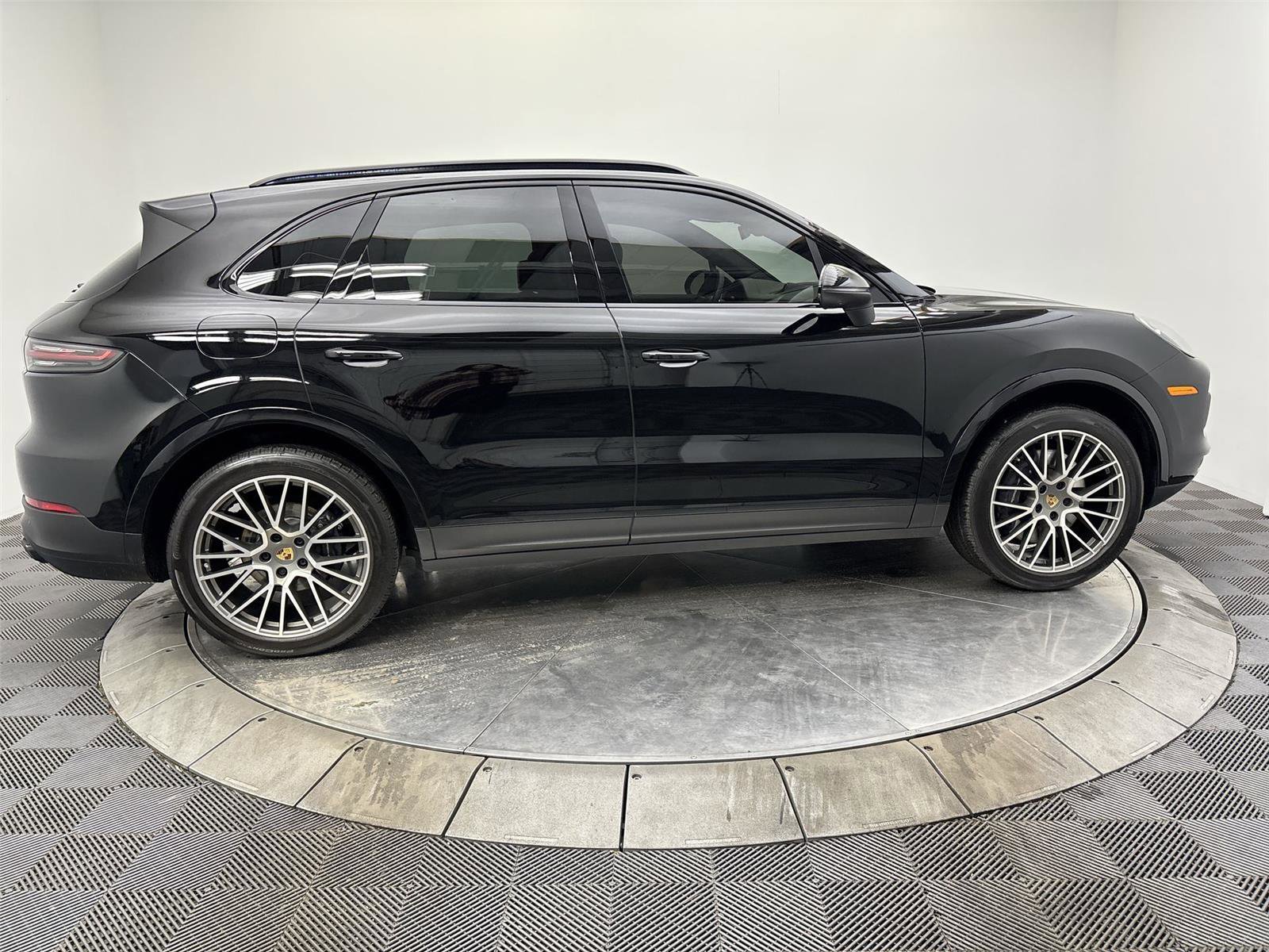 Used 2023 Porsche Cayenne image 17