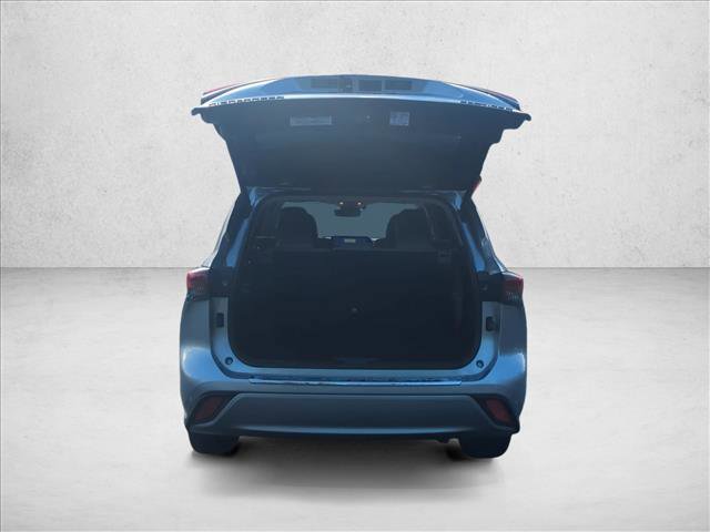 Used 2023 Toyota Highlander Platinum image 6