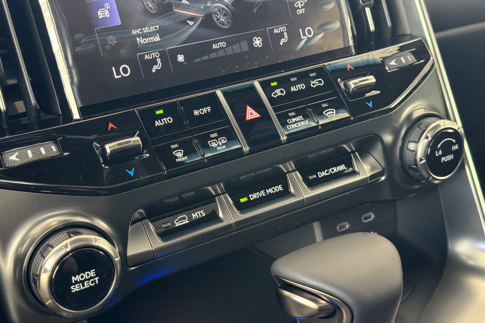 New 2026 Lexus LX 600 4WD w/ Luxury Package image 17