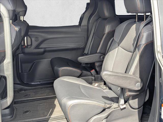 Used 2021 Toyota Sienna XSE w/ XSE Plus Package image 17