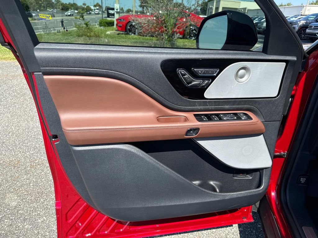 New 2025 Lincoln Aviator Reserve image 19