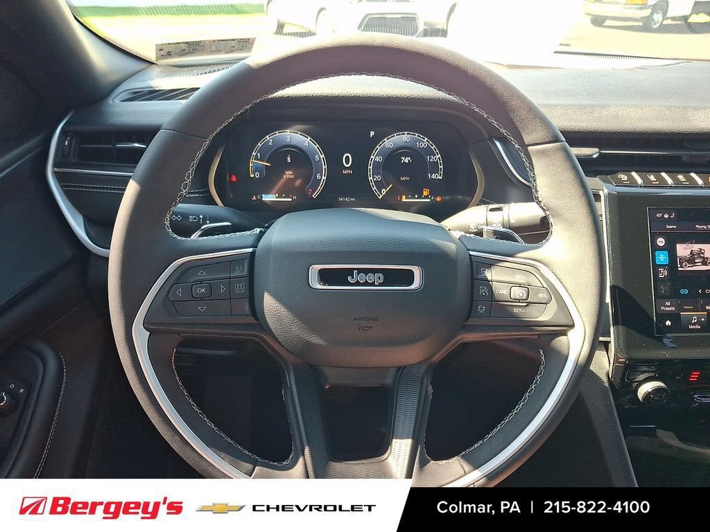 Used 2024 Jeep Grand Cherokee Altitude AWD/4WD image 21