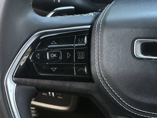 Used 2023 Jeep Grand Cherokee Overland w/ Luxury Tech Group IV RWD image 13