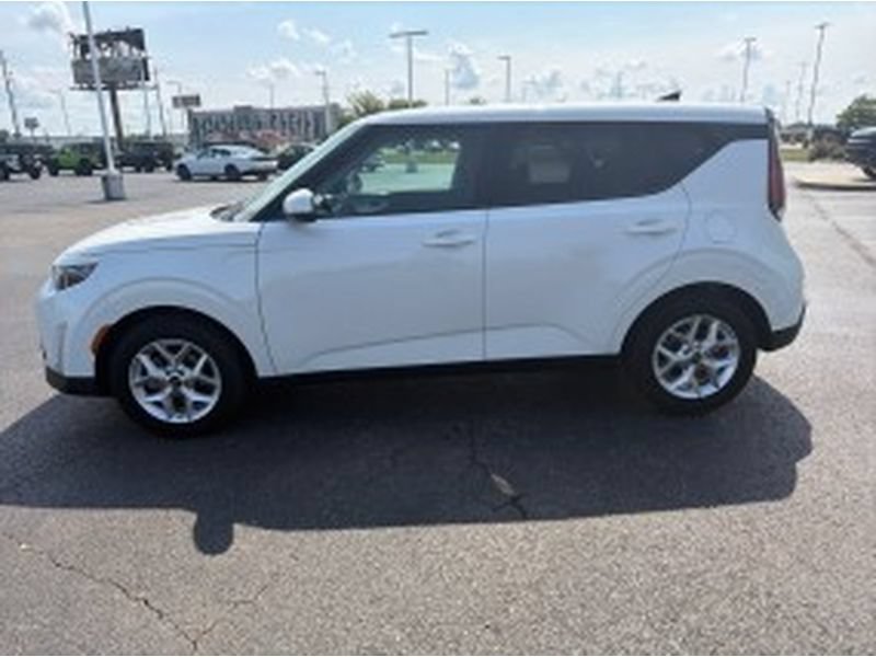 Used 2024 Kia Soul LX w/ Option Group 015 FWD image 7