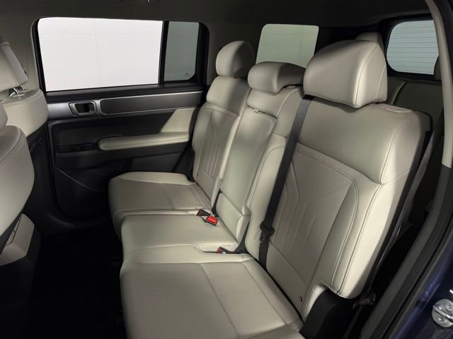 Used 2025 Hyundai Santa Fe SEL FWD image 16