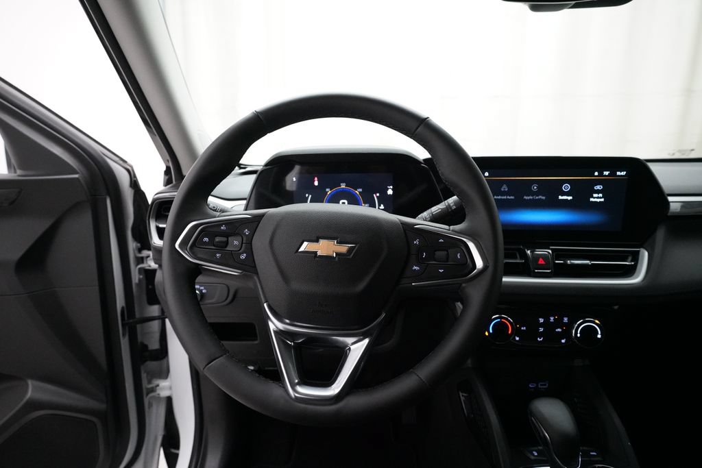 Used 2025 Chevrolet TrailBlazer LT w/ LT Cold Weather Package AWD/4WD image 4