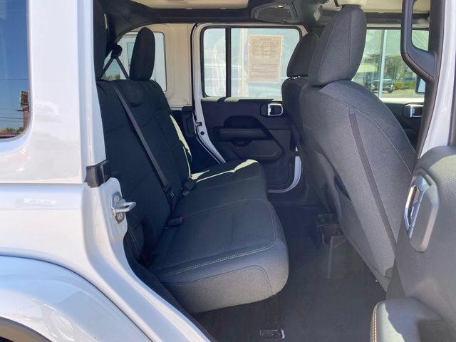 Used 2025 Jeep Wrangler Unlimited Sahara AWD/4WD image 17