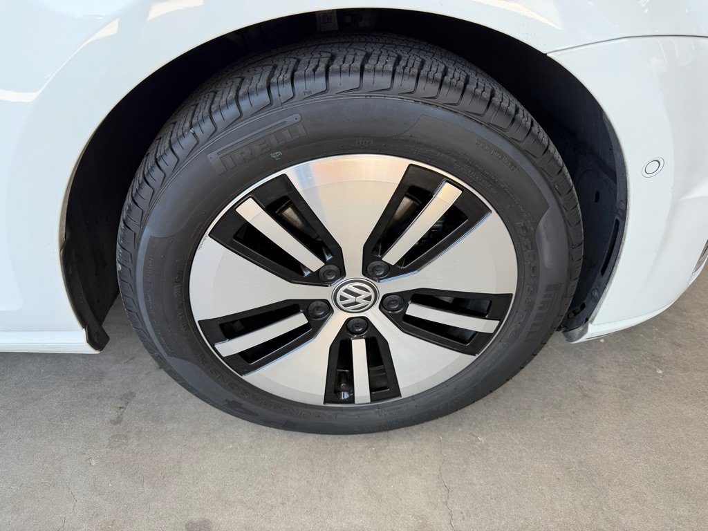 Used 2016 Volkswagen e-Golf SEL Premium w/ Driver Assistance Package FWD image 51