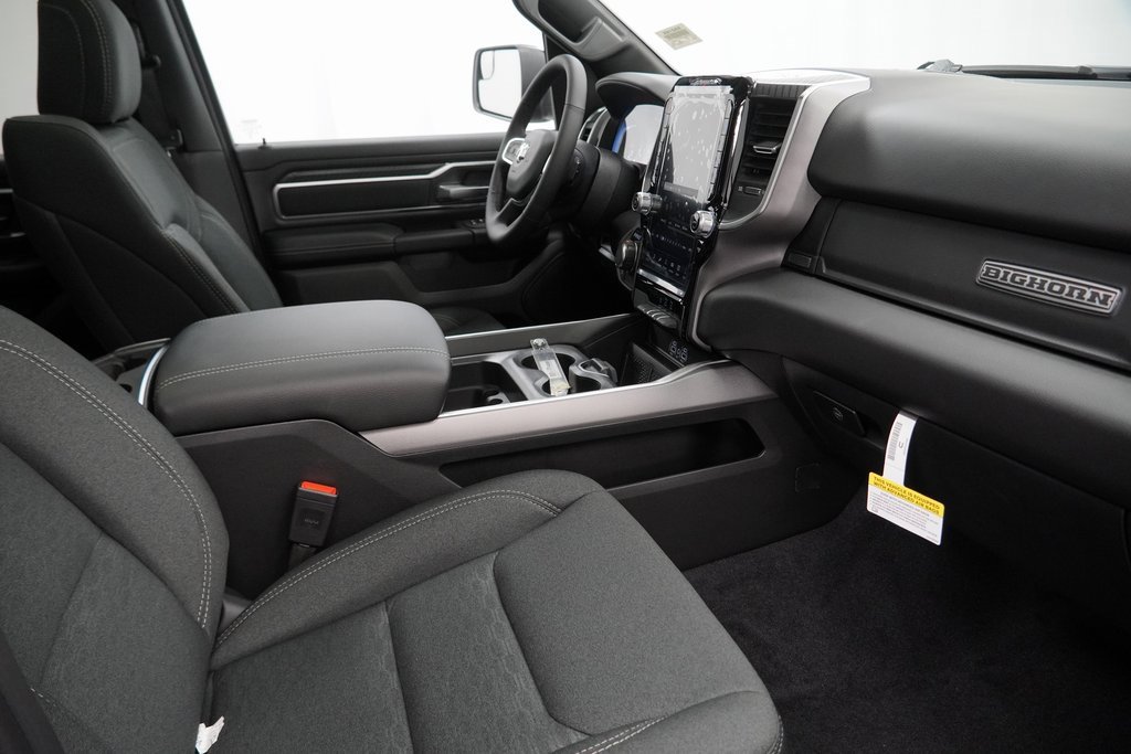 New 2026 RAM 1500 4x4 Crew Cab image 33