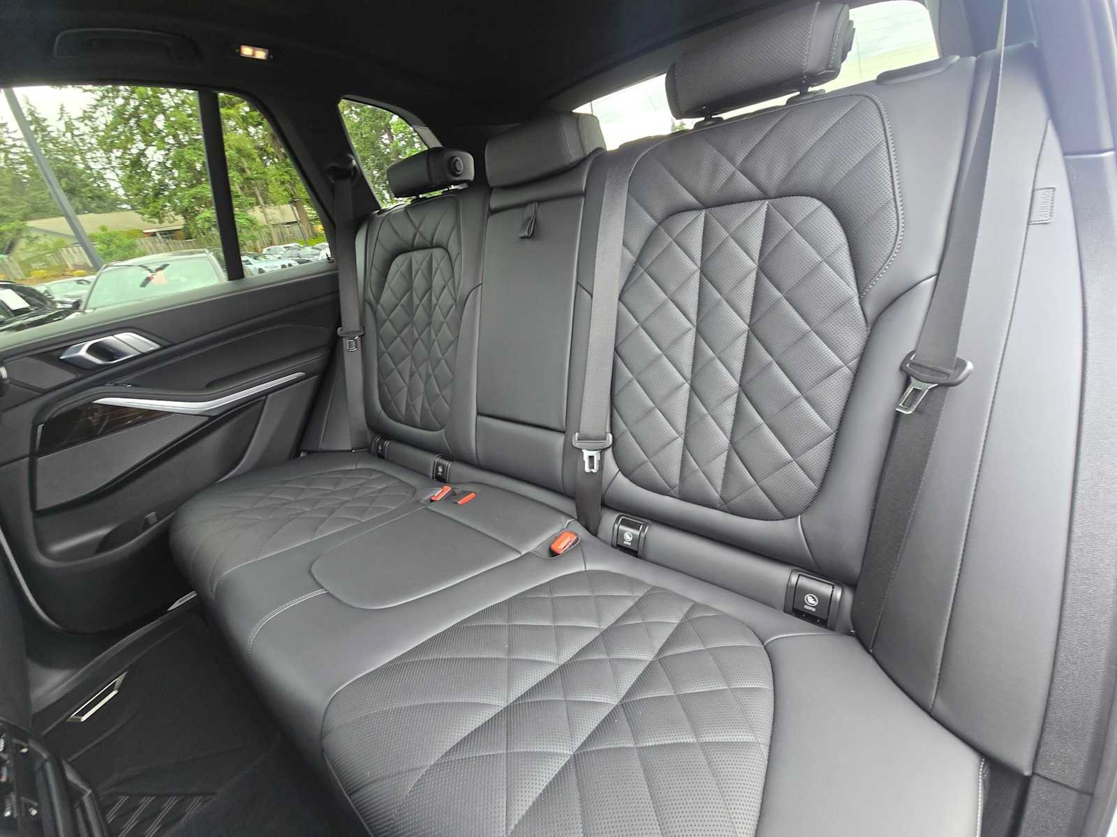 Used 2024 BMW X5 xDrive40i w/ M Sport Package AWD/4WD image 17