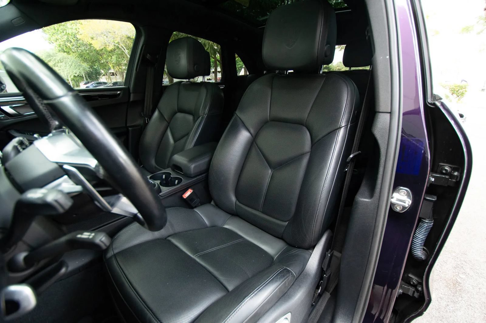 Used 2021 Porsche Macan w/ Premium Package Plus AWD/4WD image 34