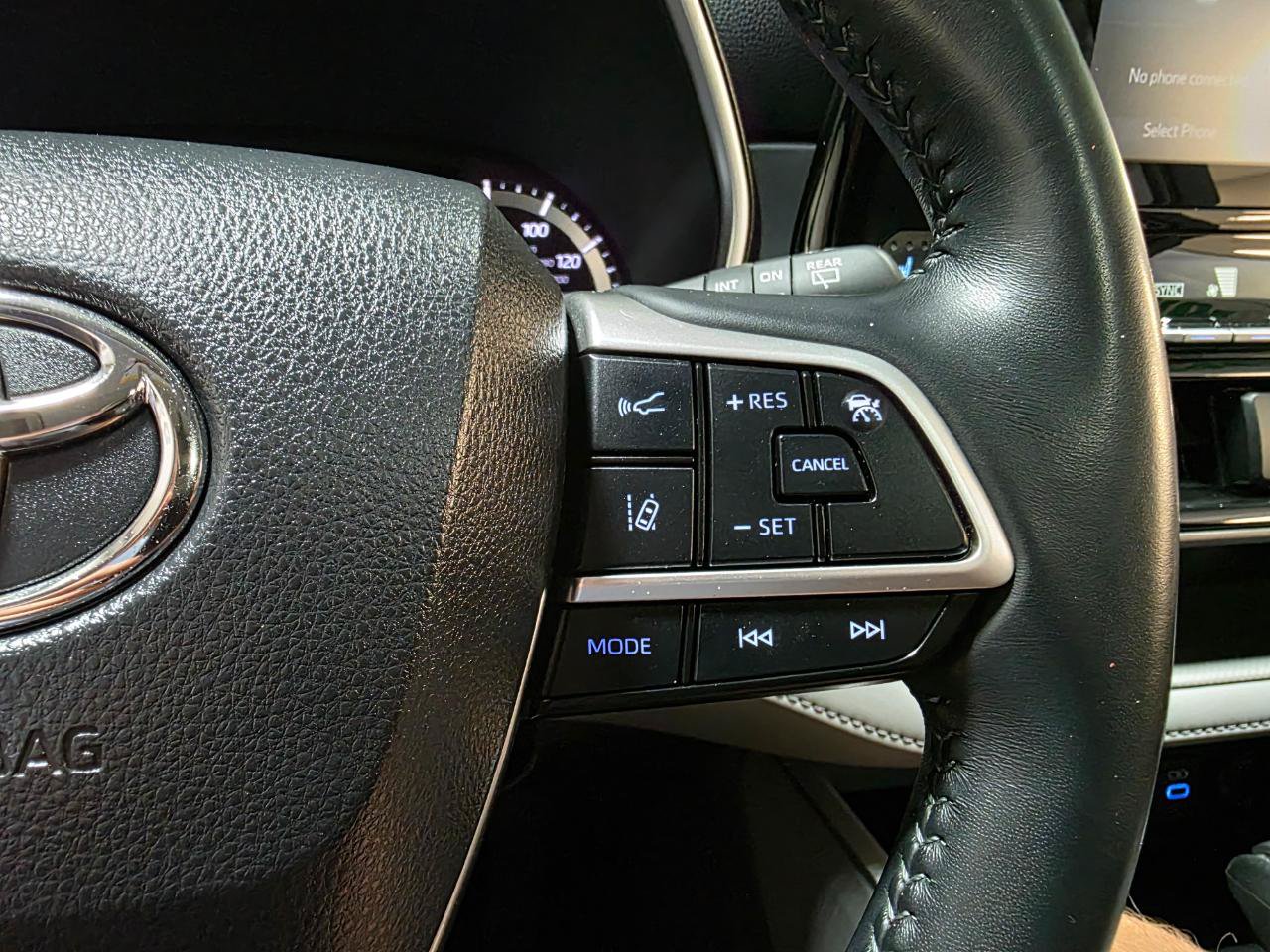 Used 2022 Toyota Highlander XLE AWD/4WD image 33