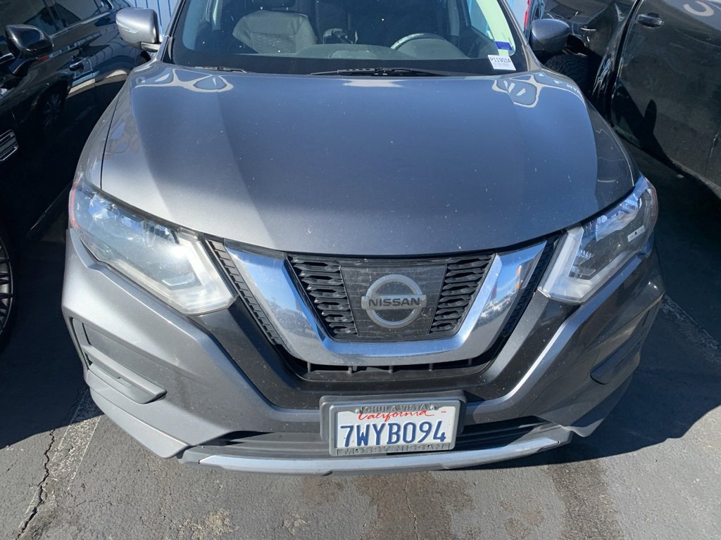 Used 2017 Nissan Rogue SV w/ Sun & Sound Touring Package image 4