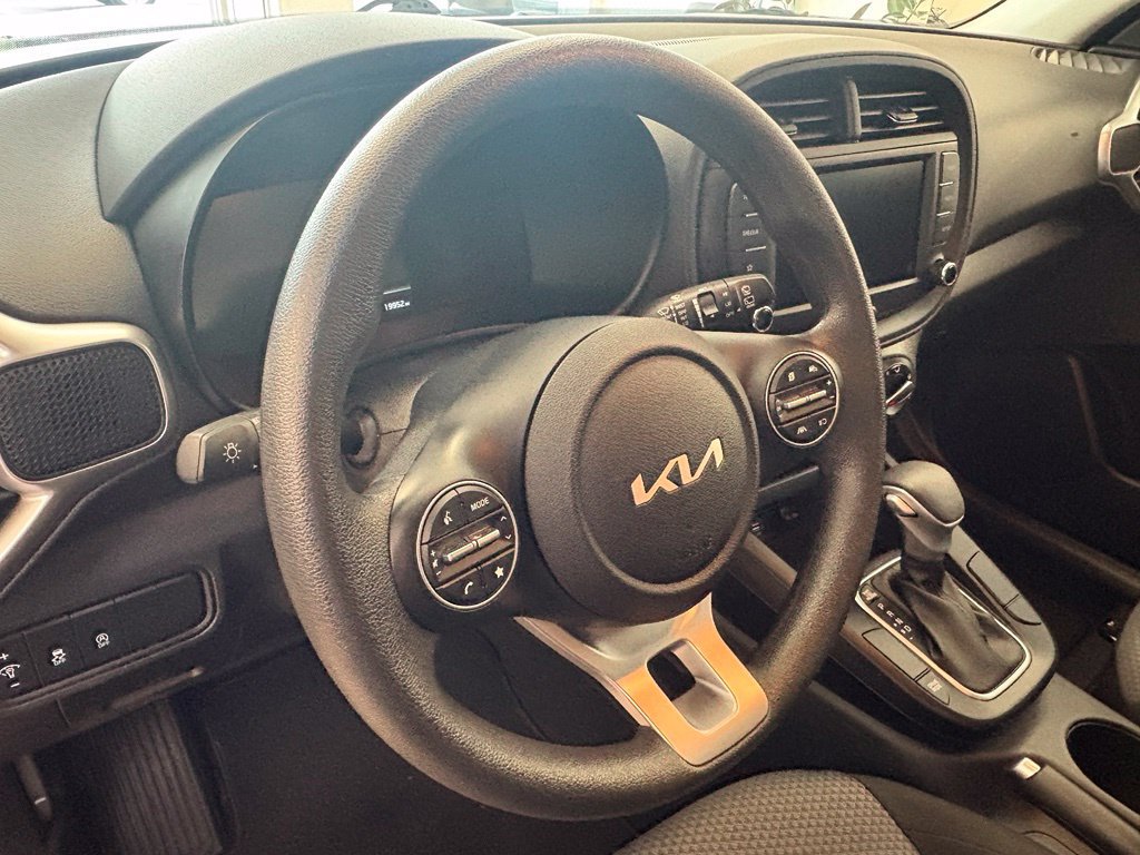 Used 2023 Kia Soul LX FWD image 18