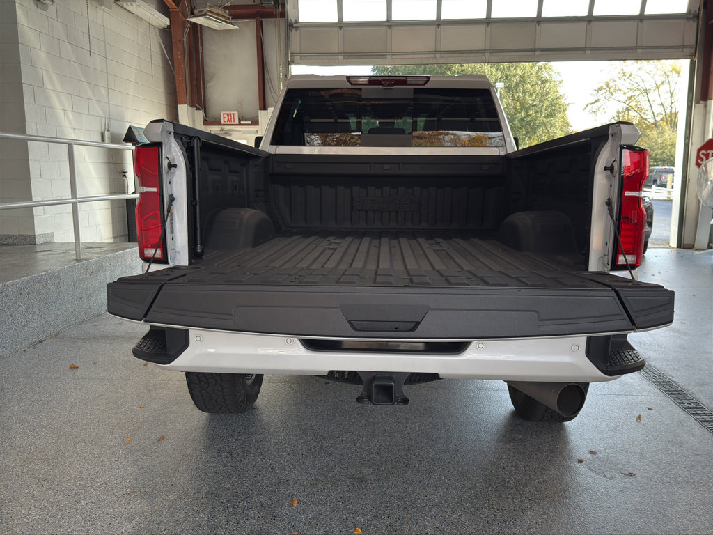 Used 2024 Chevrolet Silverado 2500 High Country w/ Technology Package image 8