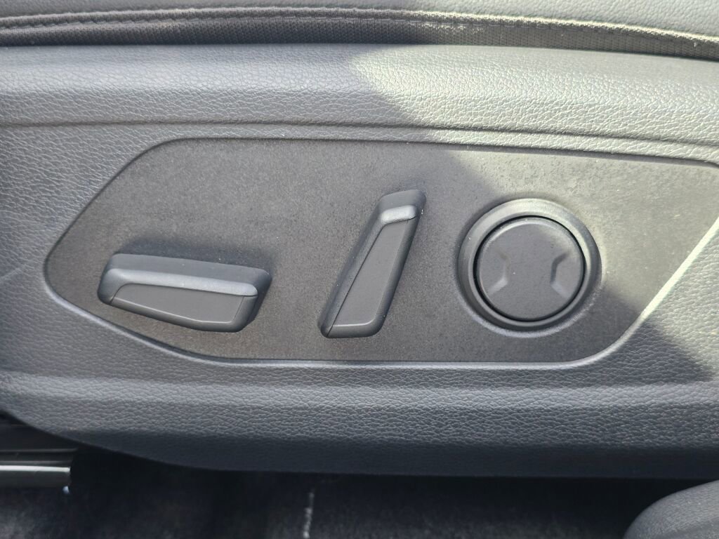 Used 2025 Kia Sportage EX FWD image 15