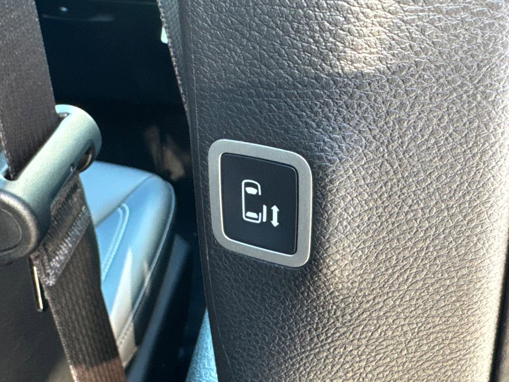 New 2026 Chrysler Pacifica Select FWD image 17