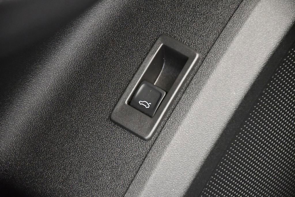 Used 2025 Audi Q5 Premium w/ Convenience Package image 35