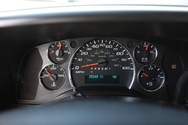 Used 2017 Chevrolet Express 3500 LT w/ LT Preferred Equipment Group RWD image 28