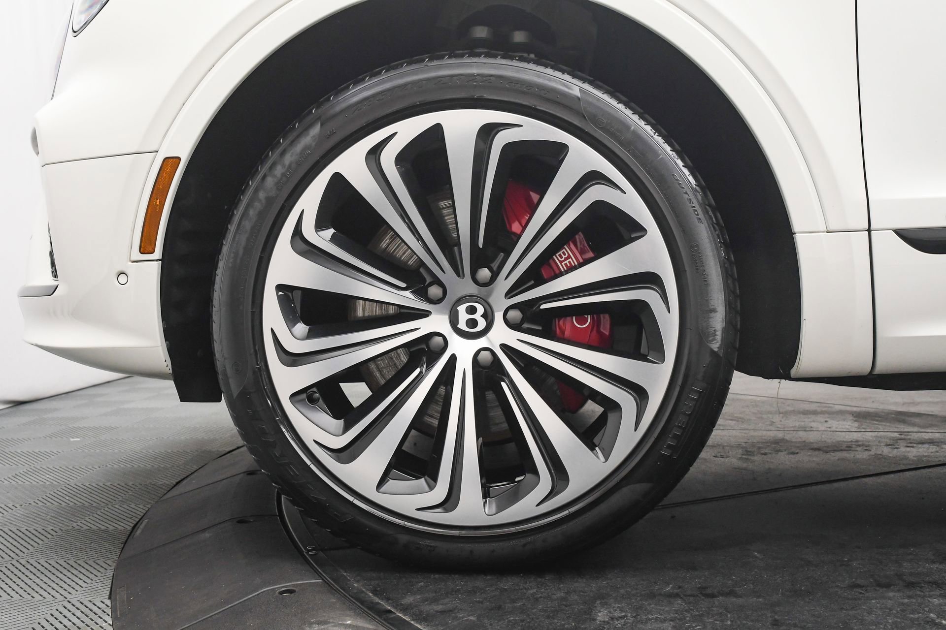 Used 2023 Bentley Bentayga Extended Wheelbase image 6