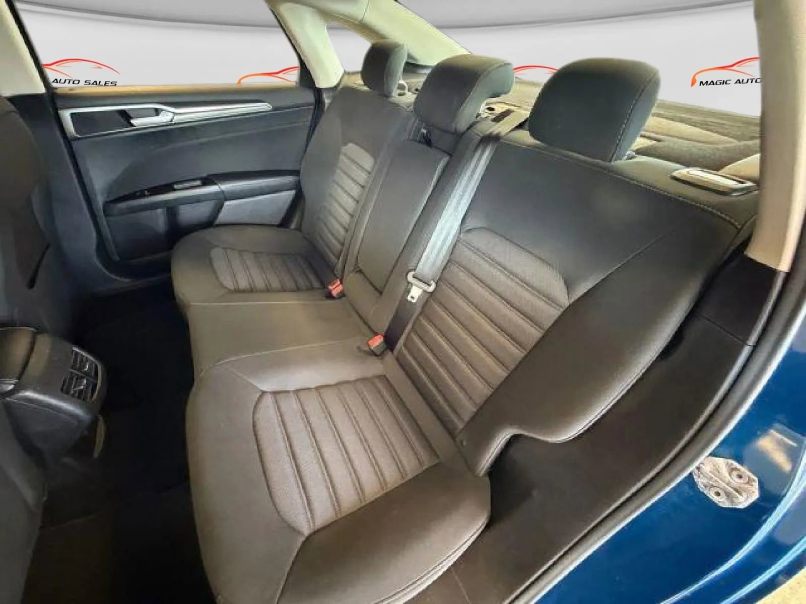 Used 2017 Ford Fusion SE w/ Fusion SE Technology Package image 10