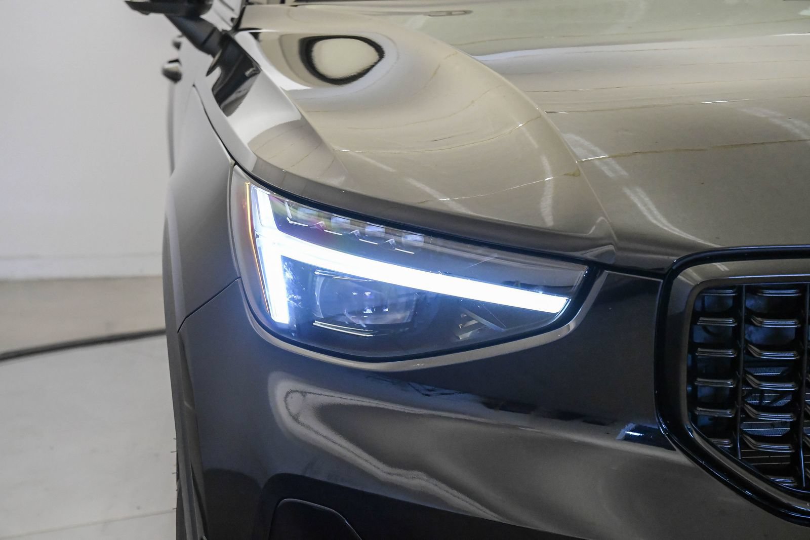 Certified 2026 Volvo XC40 B5 Plus AWD/4WD image 7