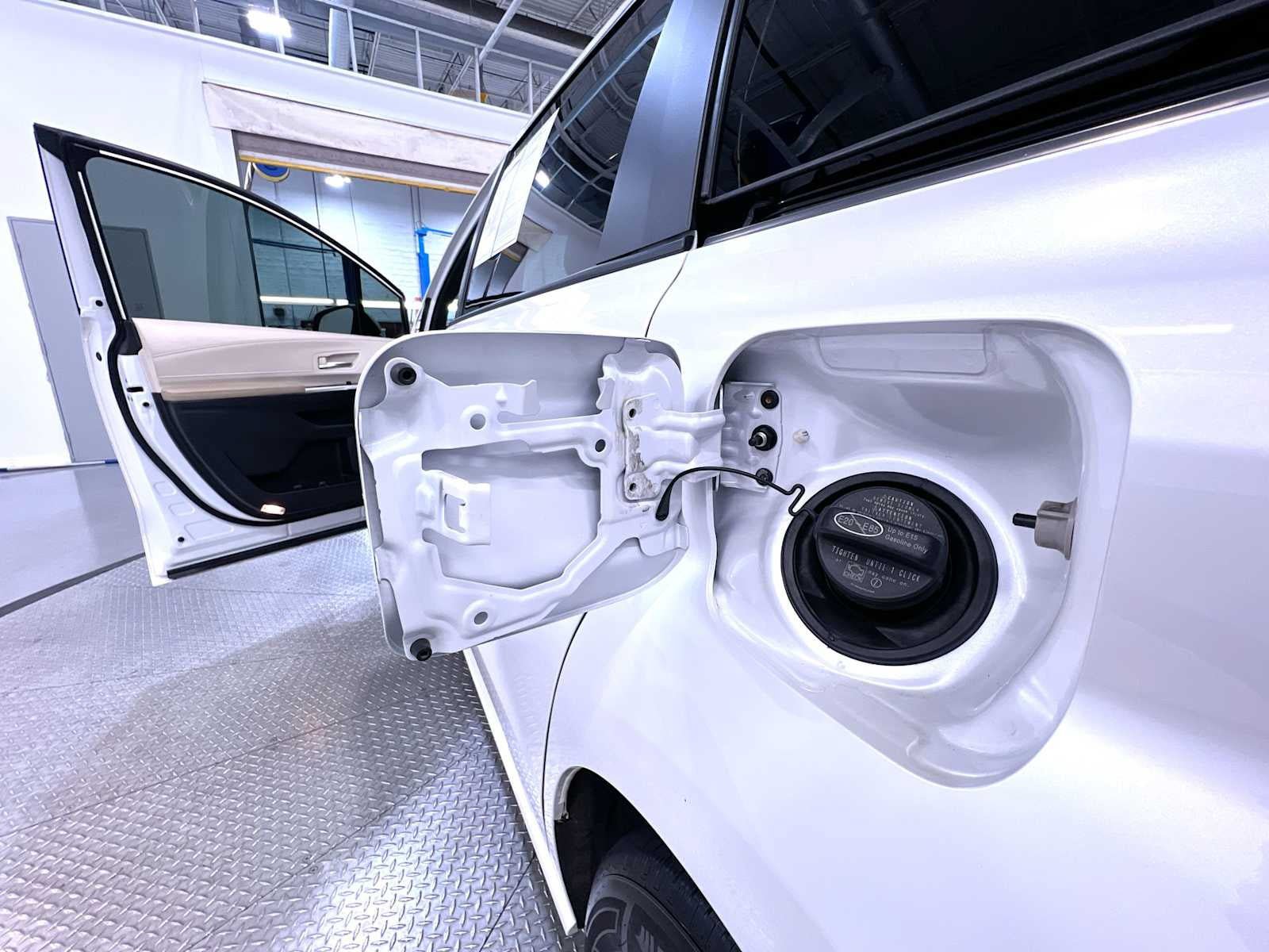 Used 2024 Toyota Sienna XLE FWD image 43