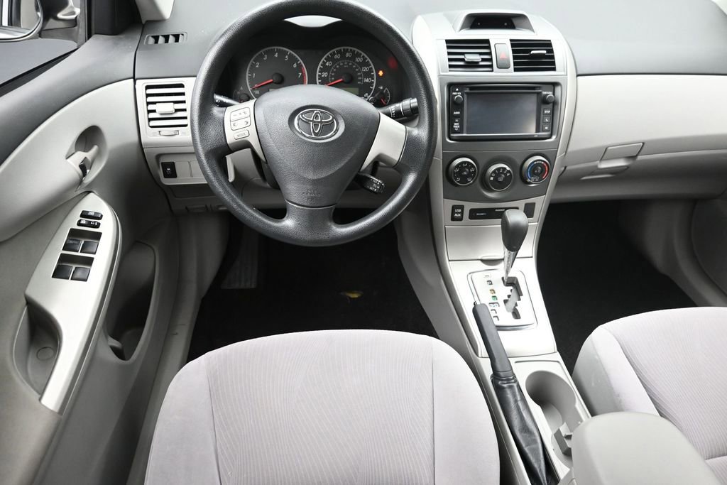 Used 2013 Toyota Corolla LE FWD image 11