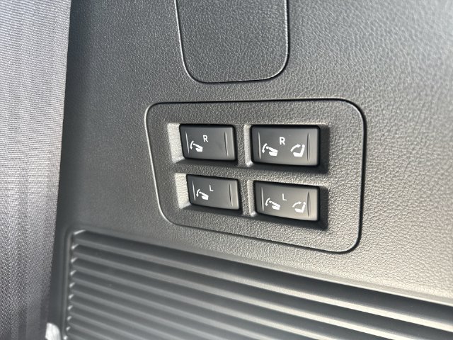 Used 2025 Nissan Armada SL AWD/4WD image 15