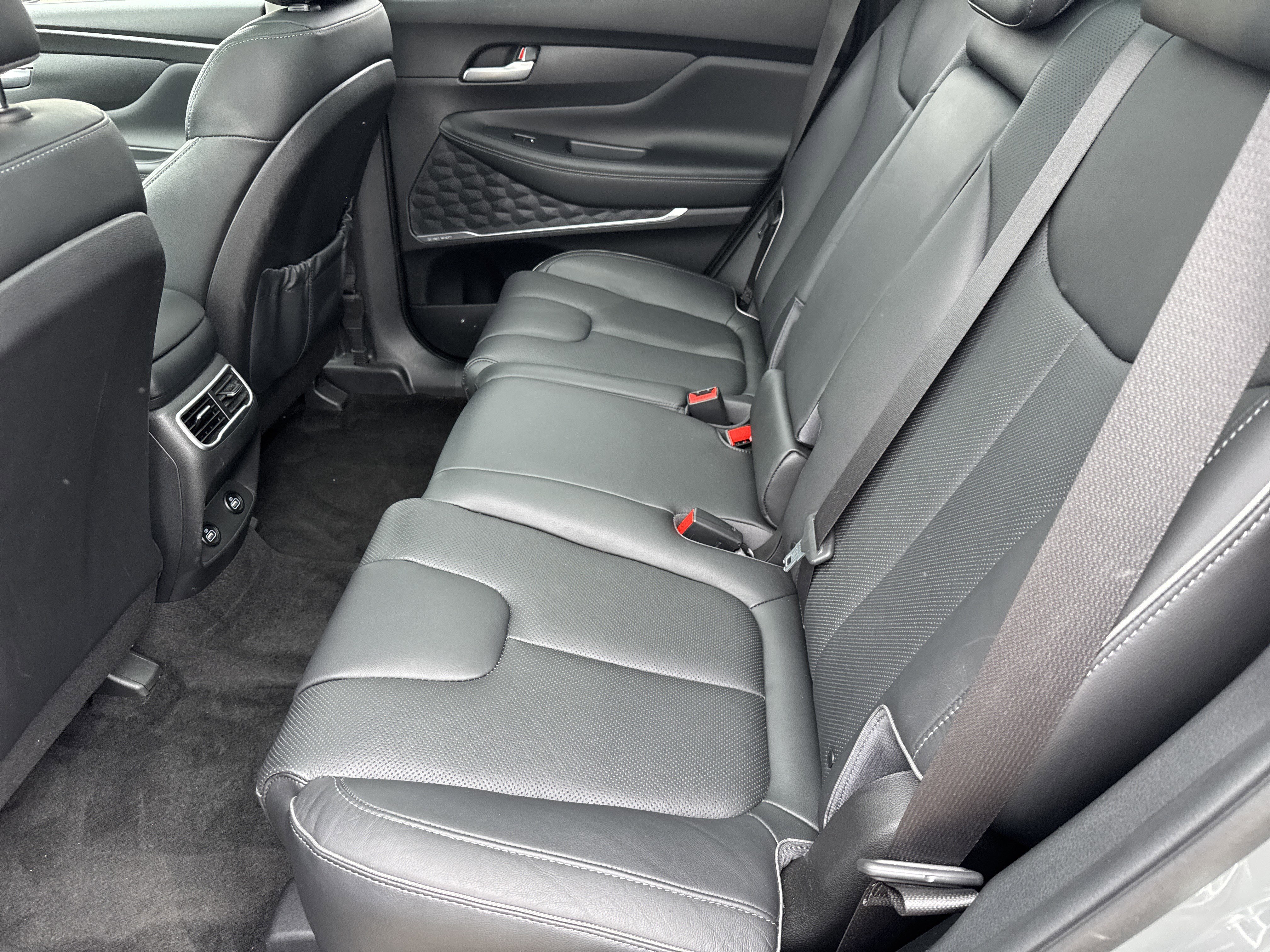 Used 2022 Hyundai Santa Fe SEL w/ Convenience + Premium Package FWD image 6