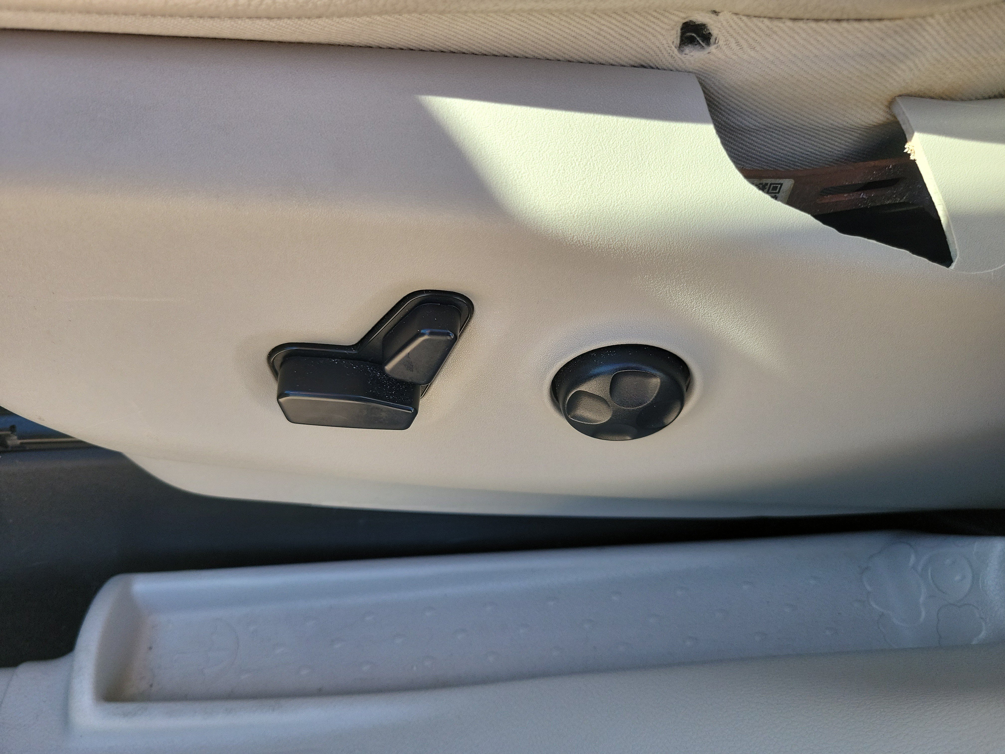 Used 2020 Chrysler Pacifica Touring-L Plus FWD image 13