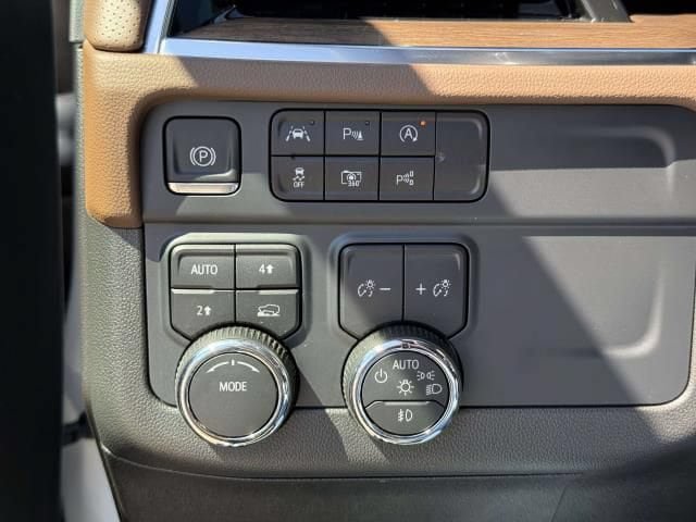 Used 2025 Chevrolet Tahoe High Country AWD/4WD image 22