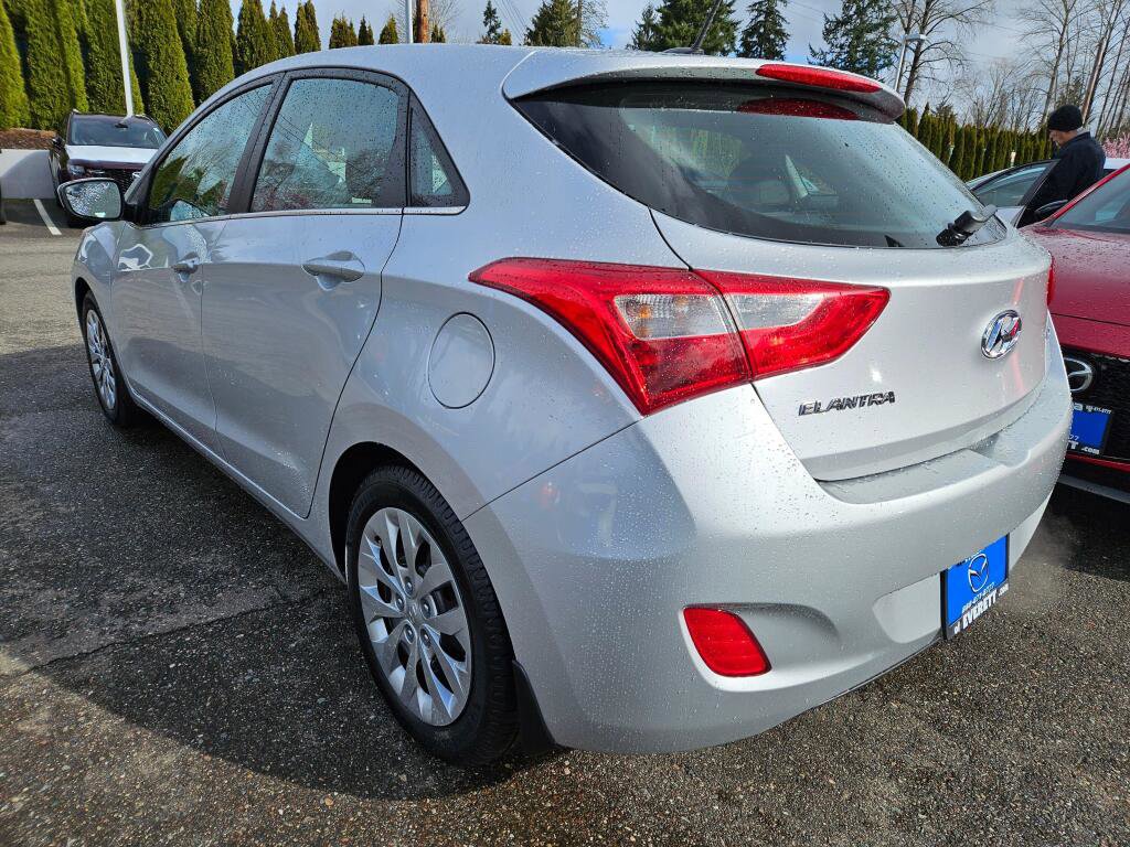 Used 2017 Hyundai Elantra GT image 3