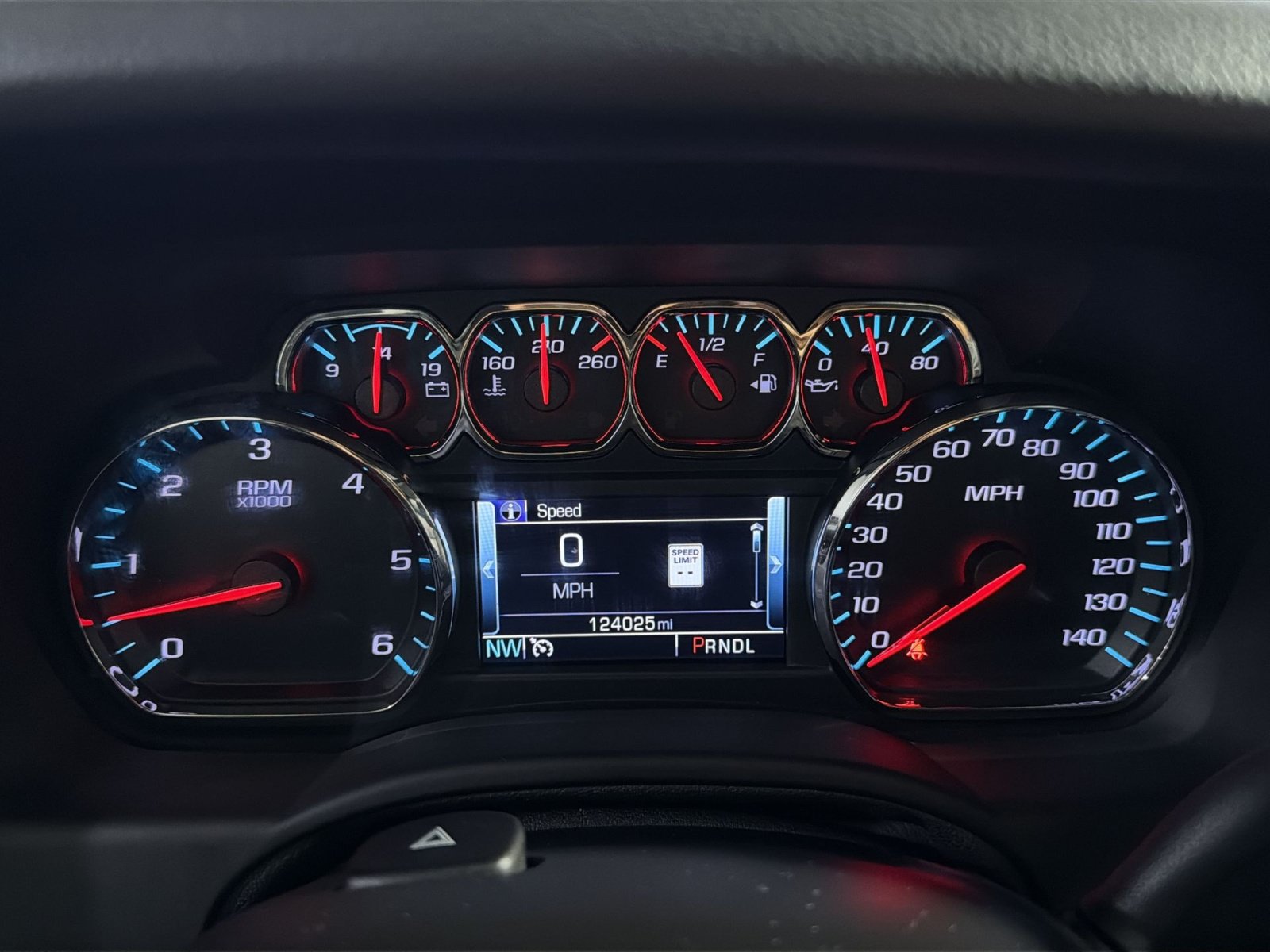 Used 2018 GMC Yukon XL SLT w/ Open Road Package AWD/4WD image 33