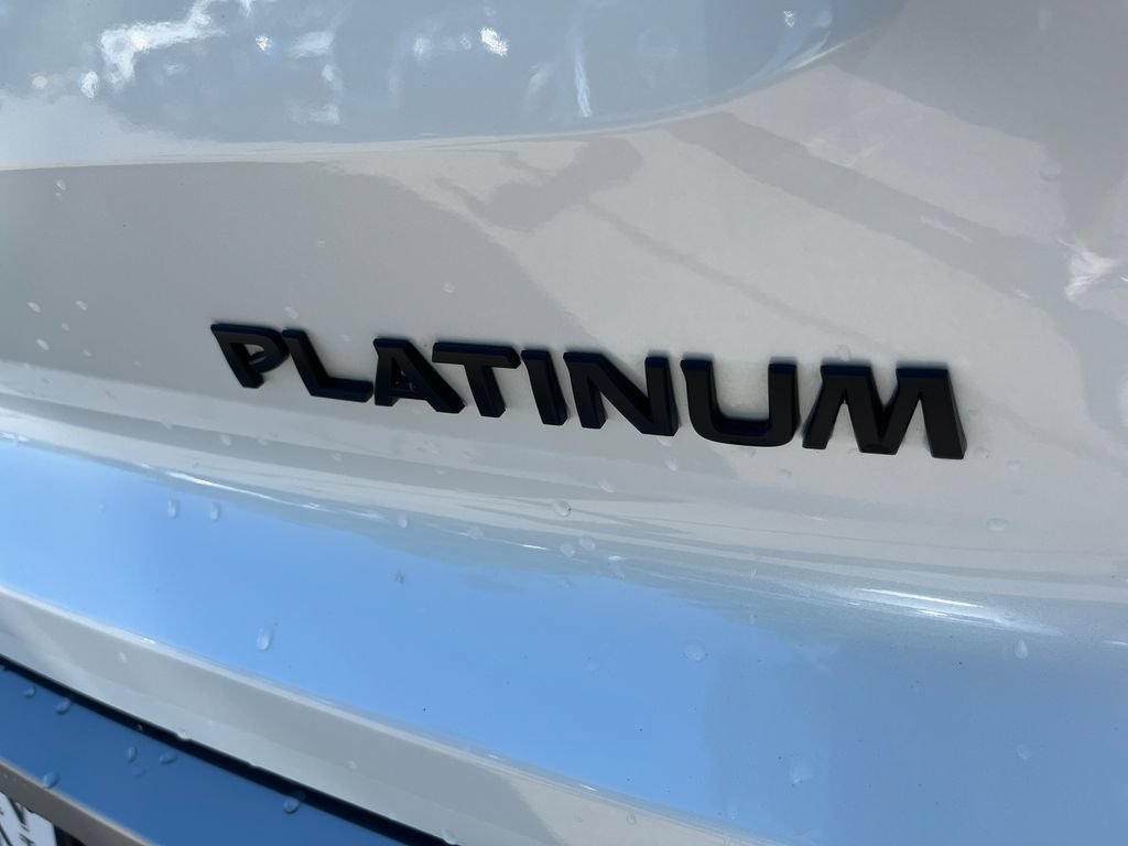 Used 2025 Nissan Pathfinder Platinum FWD image 43