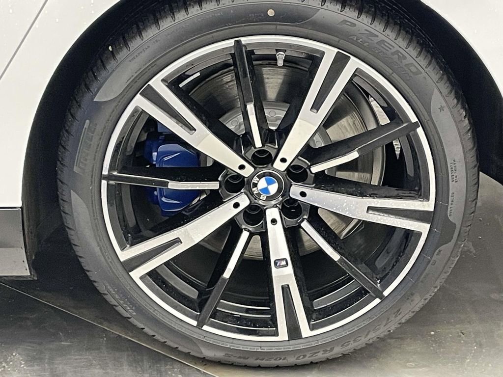 New 2026 BMW 550e xDrive w/ Executive Package AWD/4WD image 12