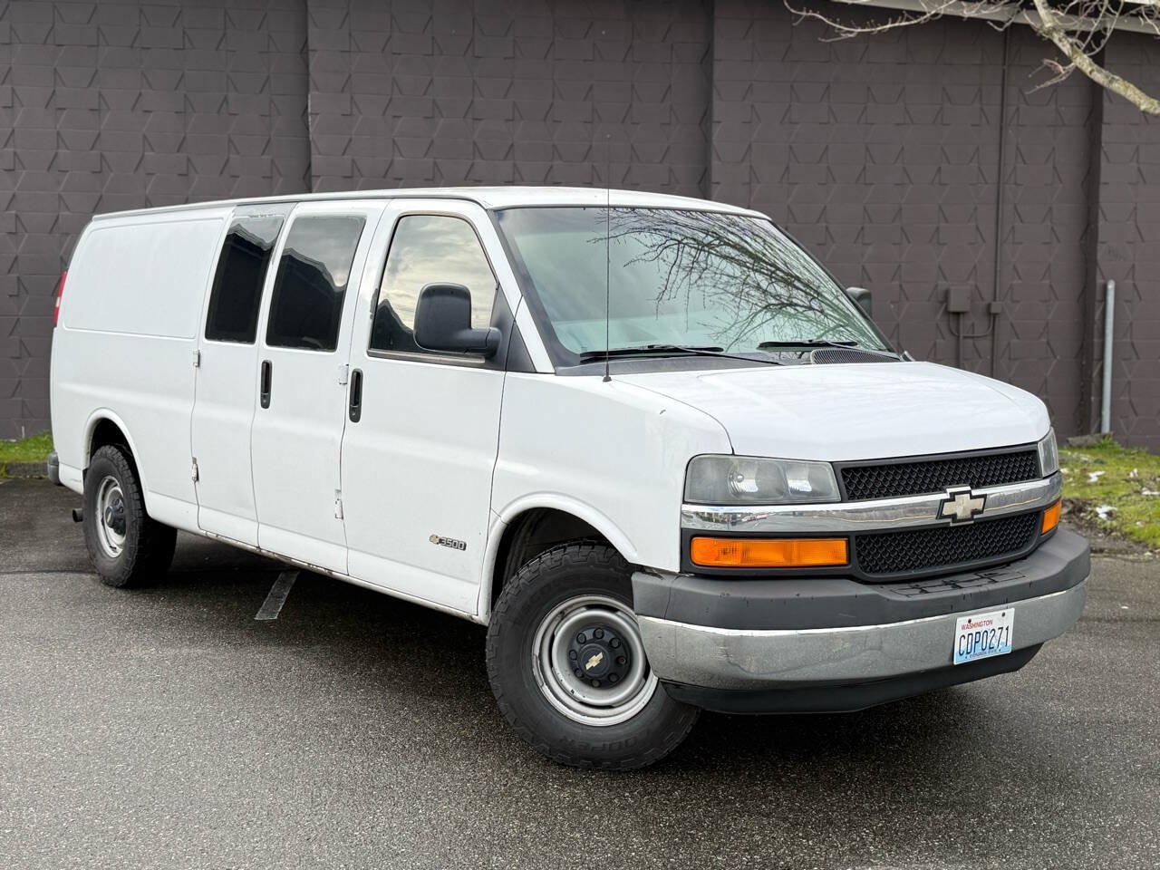 Used 2005 Chevrolet Express 3500 Extended RWD image 3