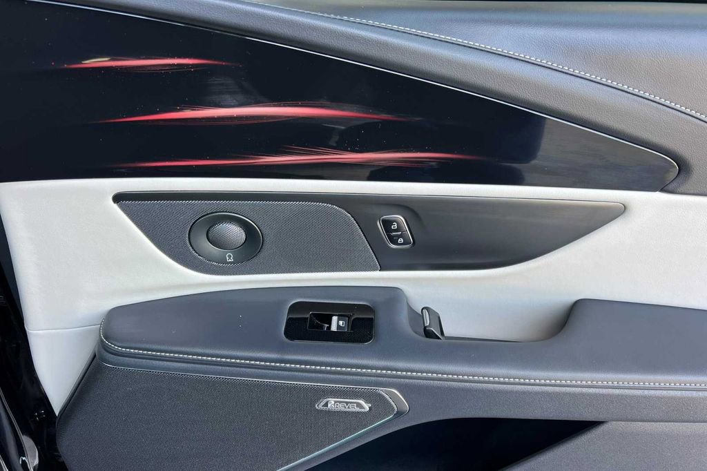 Used 2024 Lincoln Nautilus Reserve w/ Equipment Group 202A image 19