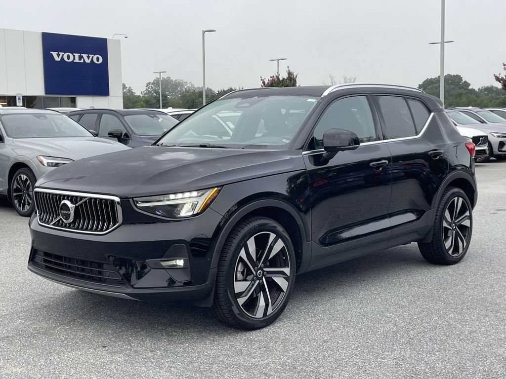 Used 2023 Volvo XC40 B5 Plus w/ Protection Package Premier AWD/4WD image 24