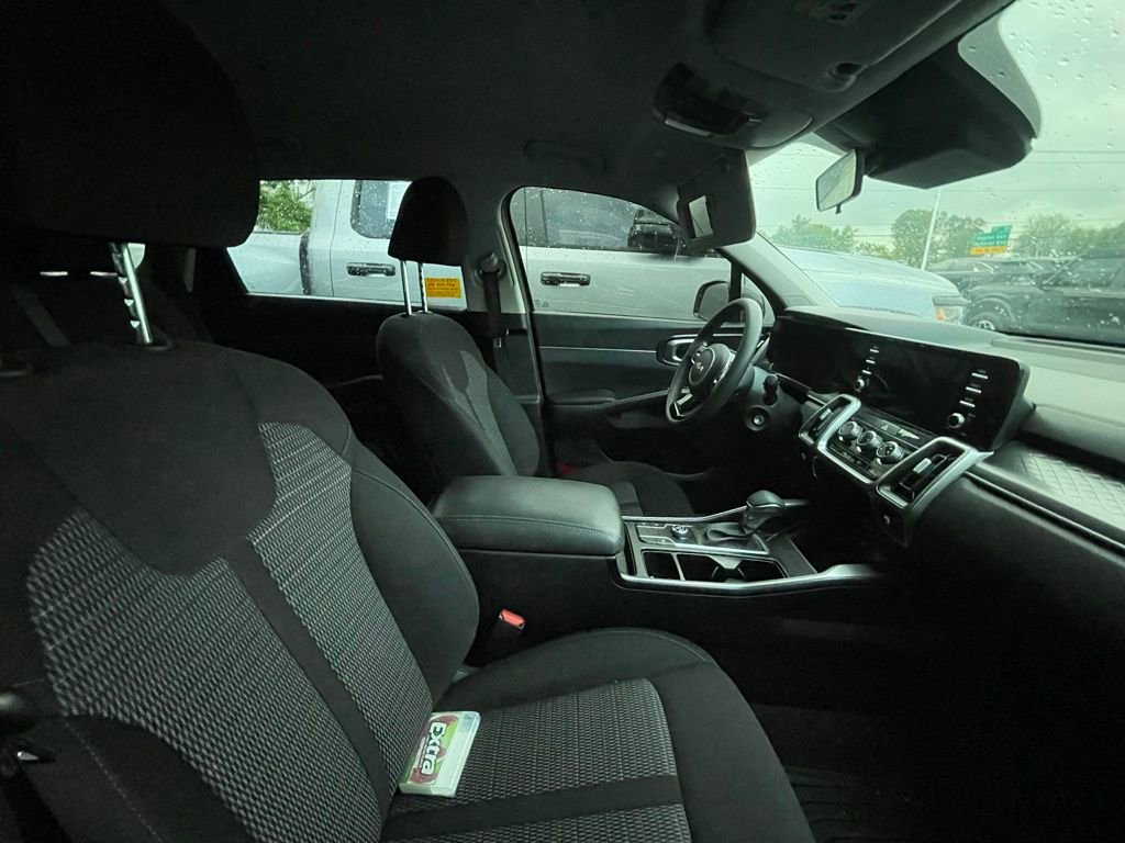 Used 2023 Kia Sorento LX image 8