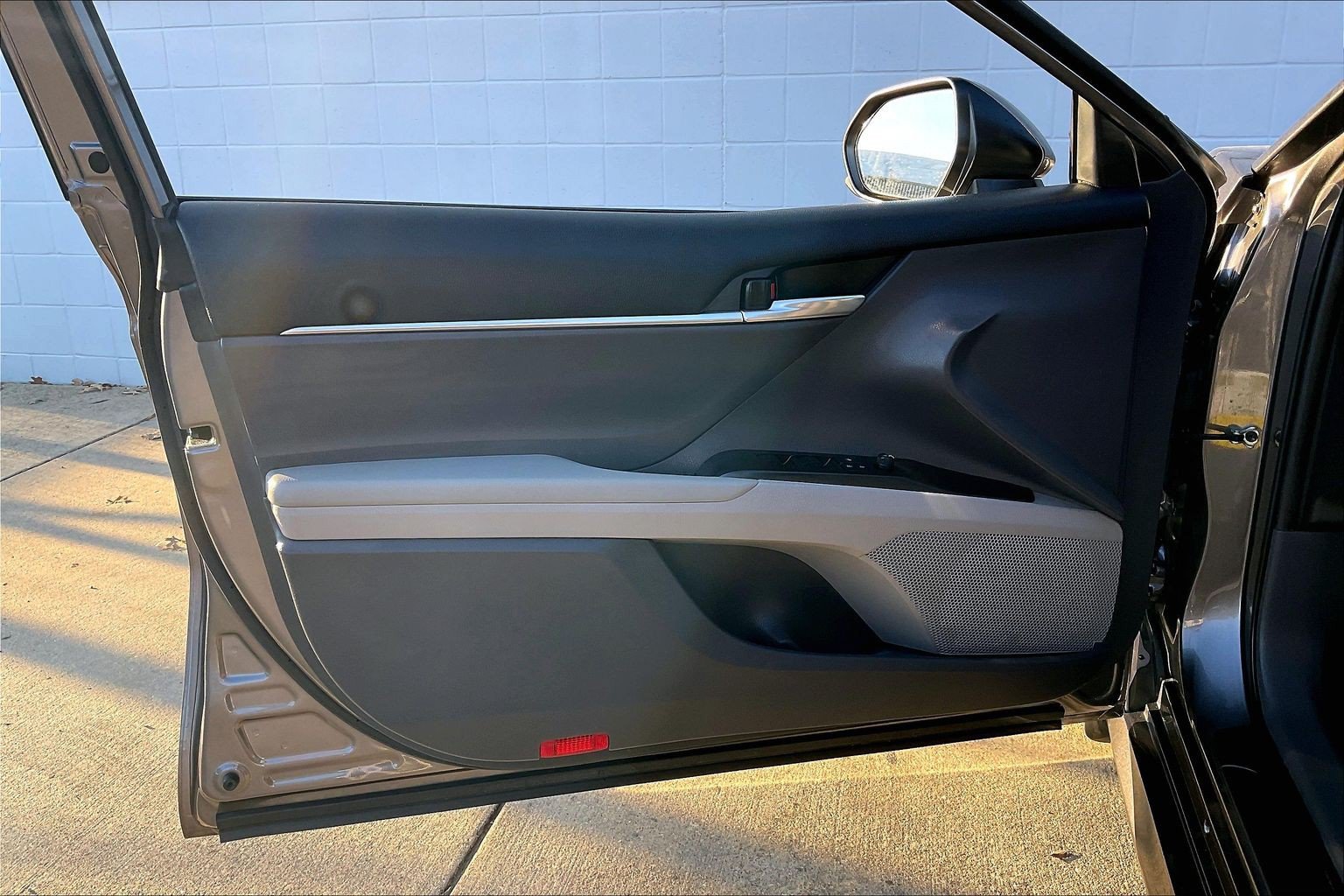 Used 2022 Toyota Camry LE FWD image 27