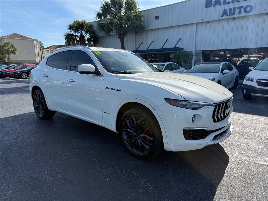 Used 2019 Maserati Levante GranLusso image 2