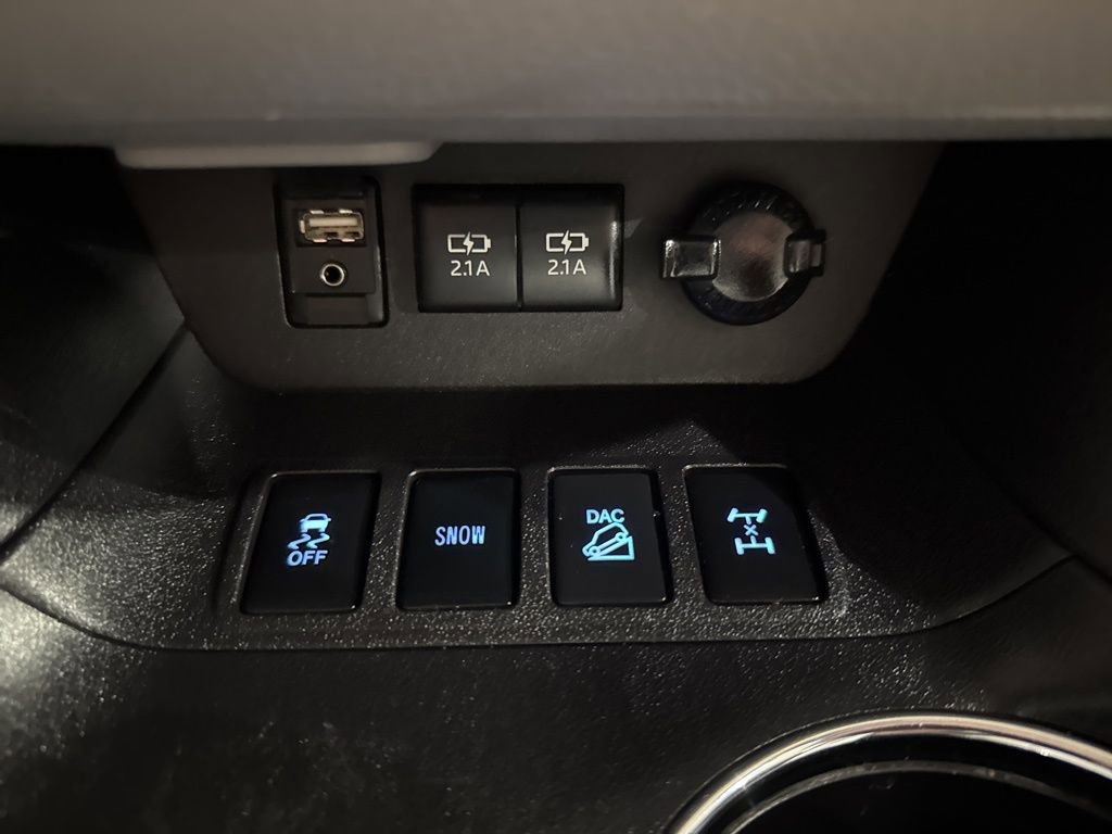 Used 2017 Toyota Highlander XLE image 33