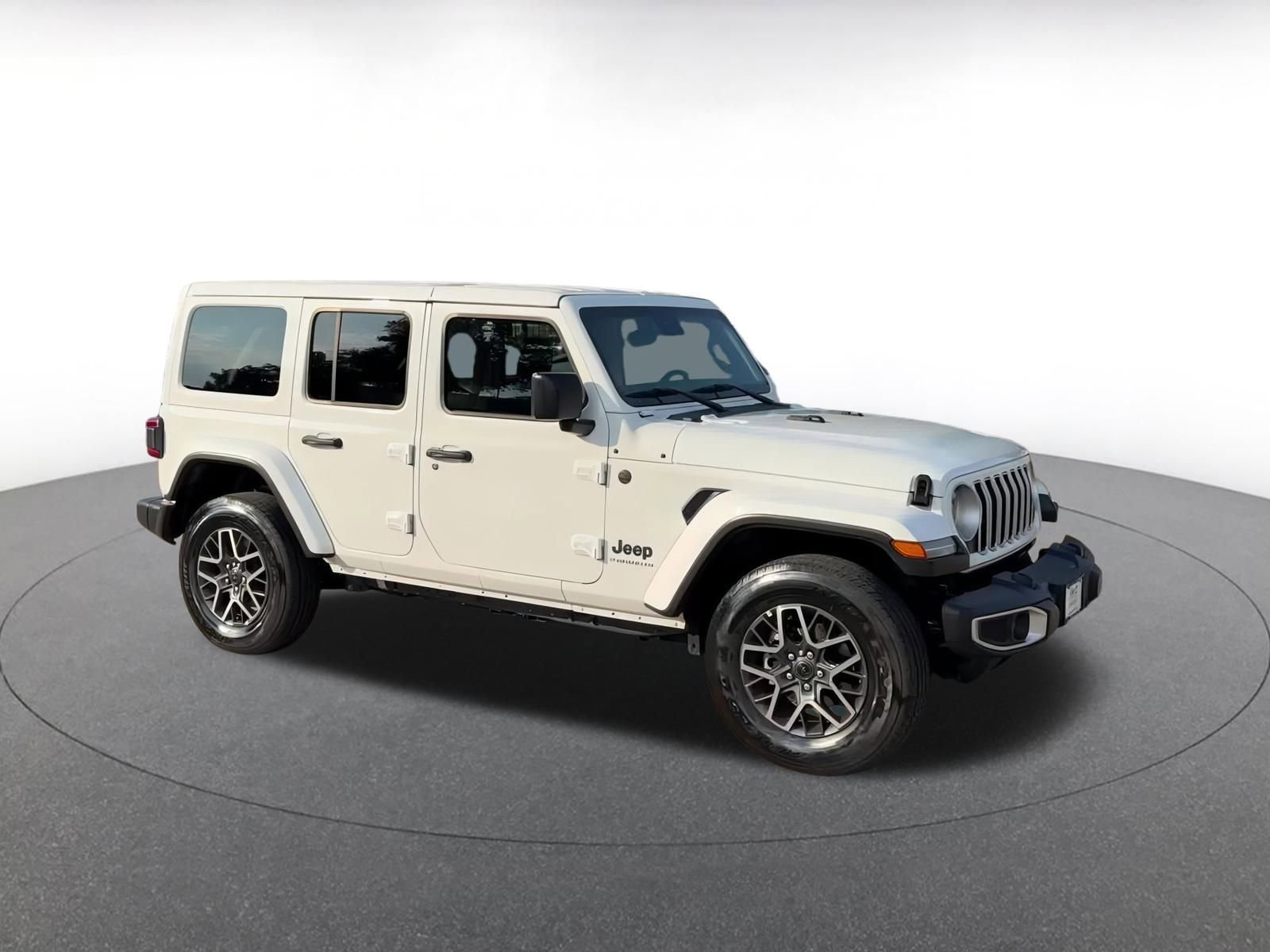 Used 2025 Jeep Wrangler Sahara image 2