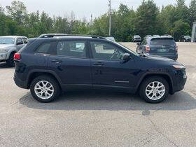 Used 2015 Jeep Cherokee Sport w/ Cold Weather Group image 4