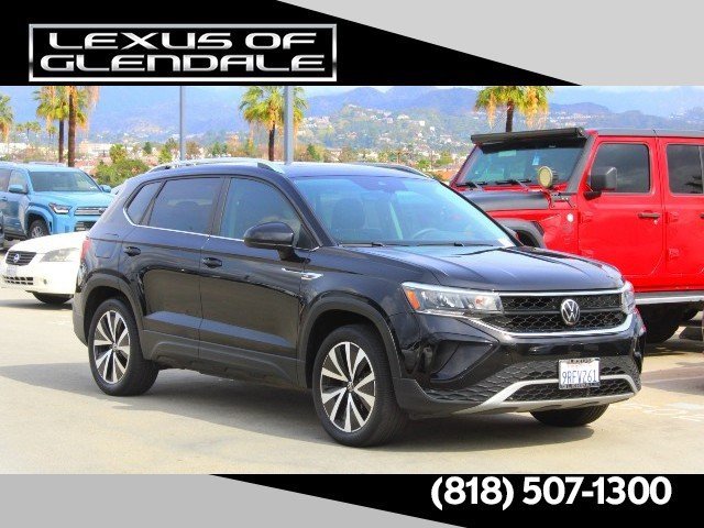 Used 2023 Volkswagen Taos SE w/ Panoramic Sunroof Package